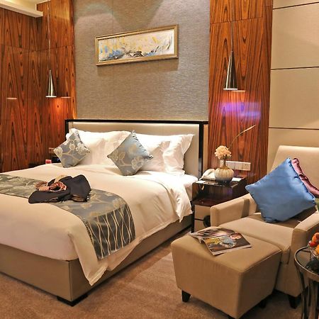 Ramada Plaza Liuzhou Liudong Hotell Eksteriør bilde
