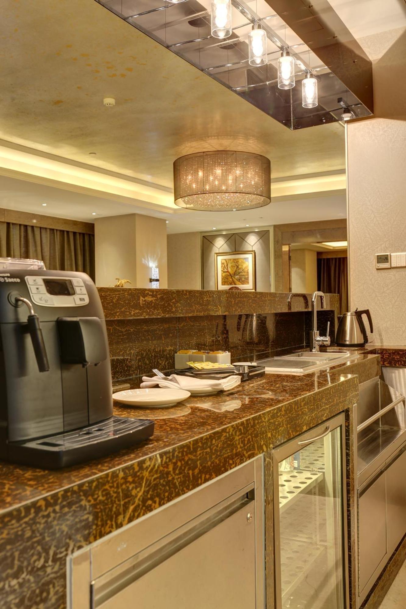 Ramada Plaza Liuzhou Liudong Hotell Eksteriør bilde